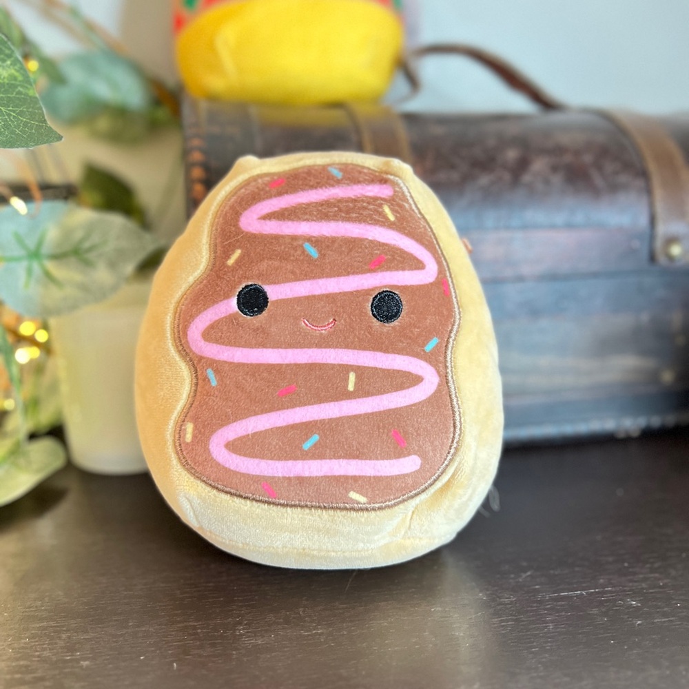 Squishmallow Donut